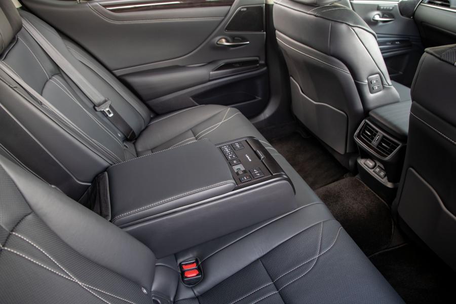 Интерьер Lexus ES300h 2018 года  (AU) (фото 6 из 14)